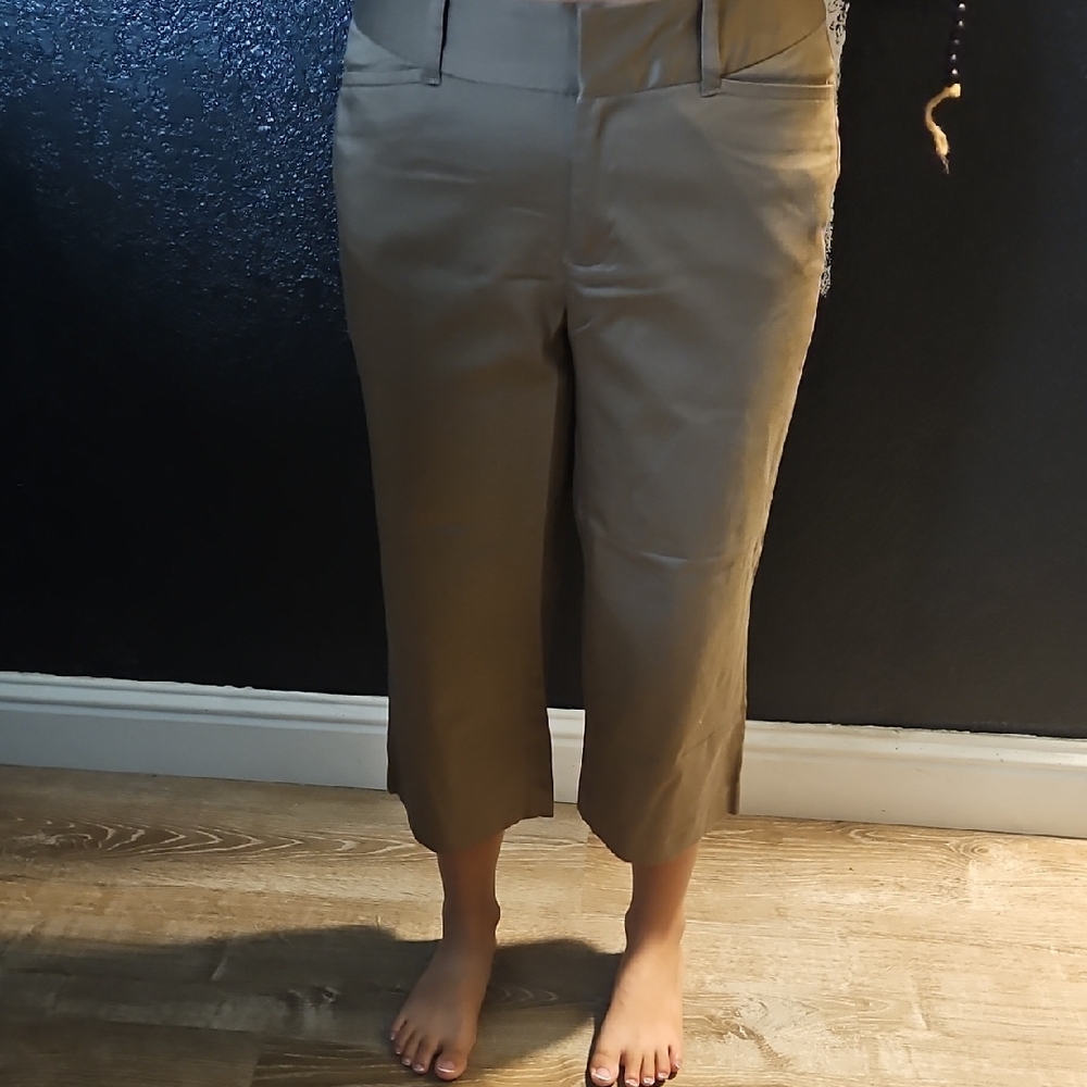 Woman Tan Capri Pants